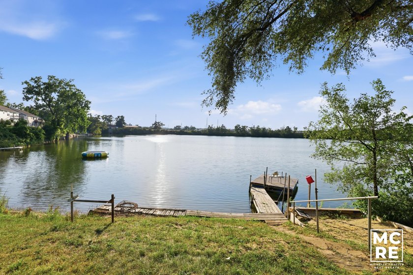 Experience the perfect blend of tranquil lakefront living and - photo 44