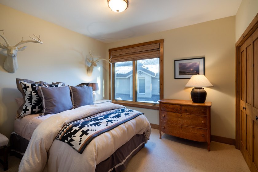 Beautifully remodeled 4BD/4BA Fairway Nine townhome. Renovated - photo 23