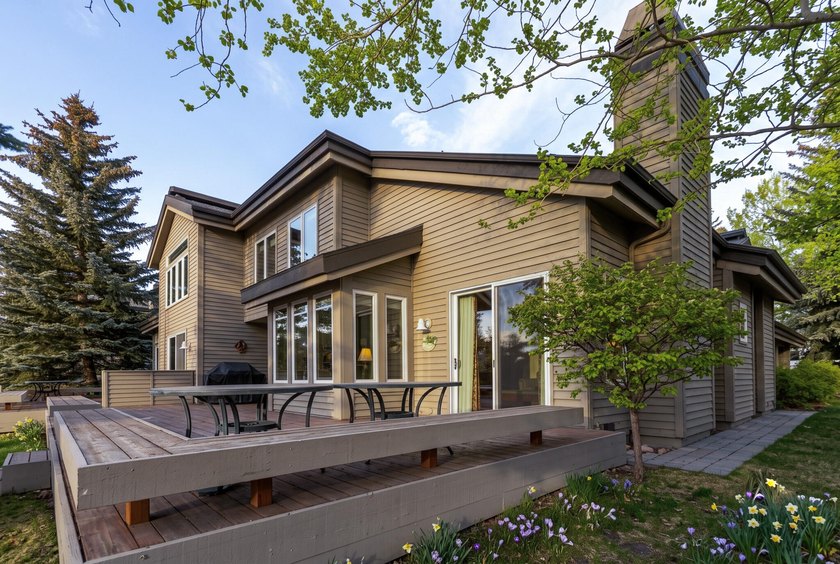 Beautifully remodeled 4BD/4BA Fairway Nine townhome. Renovated - photo 29