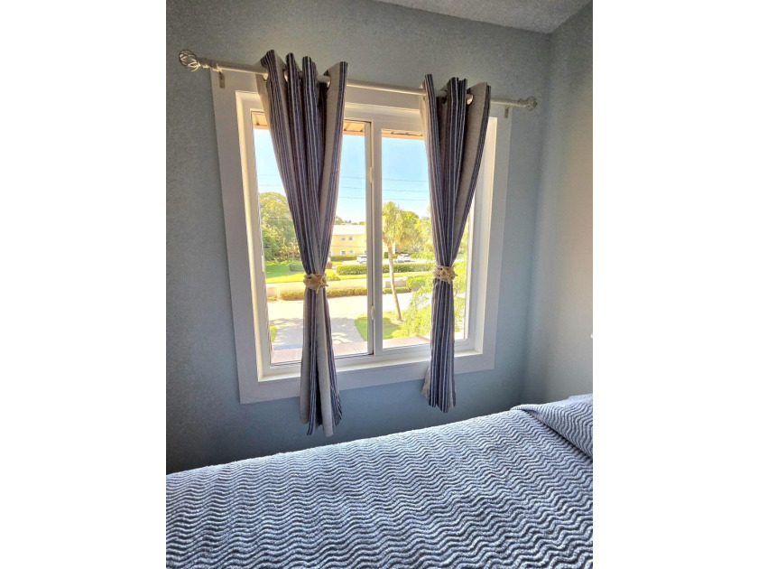Move-In Ready * Fully Renovated * Stunning Sunset Views * - photo 30