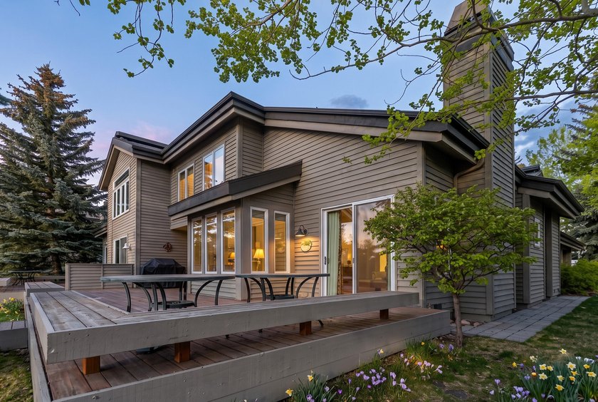 Beautifully remodeled 4BD/4BA Fairway Nine townhome. Renovated - photo 30