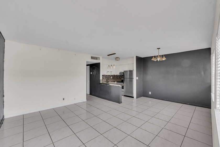 Discover a chic 2-bedroom, 1-bath corner unit condo with - photo 3