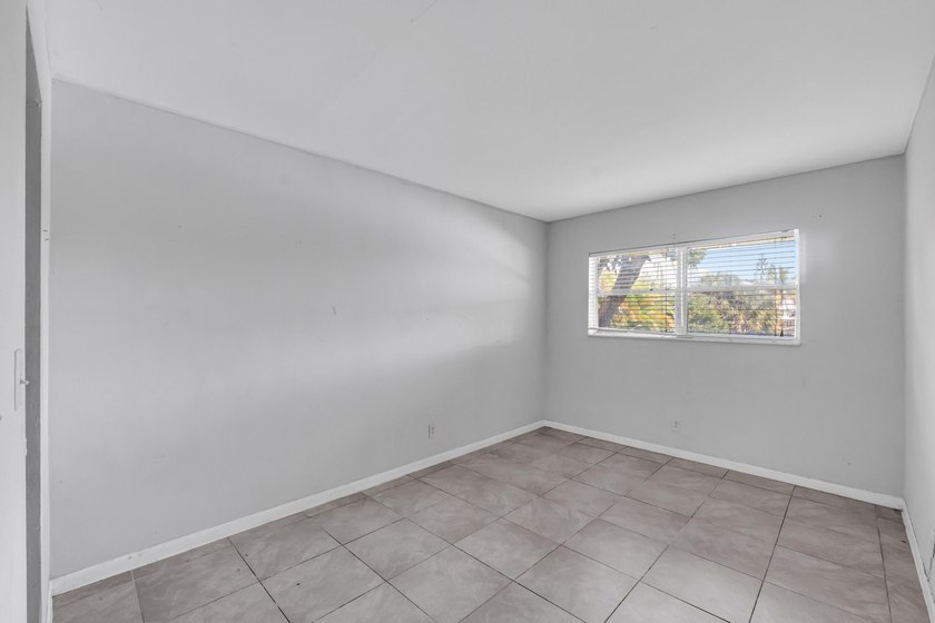 Discover a chic 2-bedroom, 1-bath corner unit condo with - photo 5