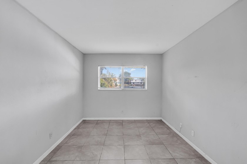 Discover a chic 2-bedroom, 1-bath corner unit condo with - photo 6