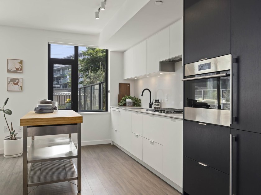 New York City Vibes! This cosmopolitan Jr. 2 bed home at the - photo 8