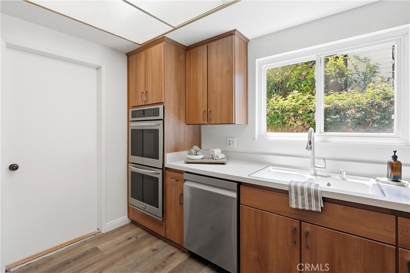 Fantastic Opportunity on a Corner Lot in Huntington Beach! - photo 11