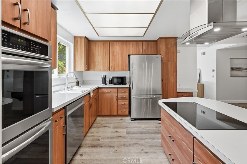 Fantastic Opportunity on a Corner Lot in Huntington Beach! - photo 12