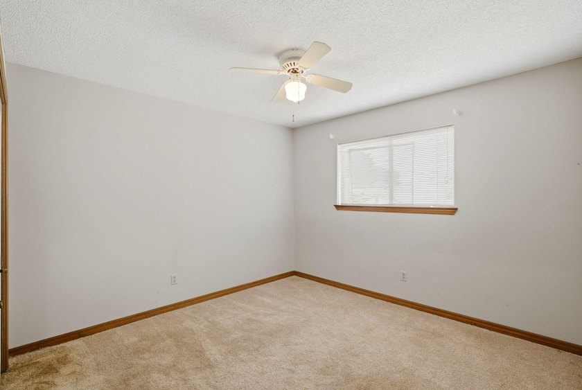 FABULOUS OPPORTUNITY TO LIVE IN A WATERFRONT COMMUNITY! Welcome - photo 19