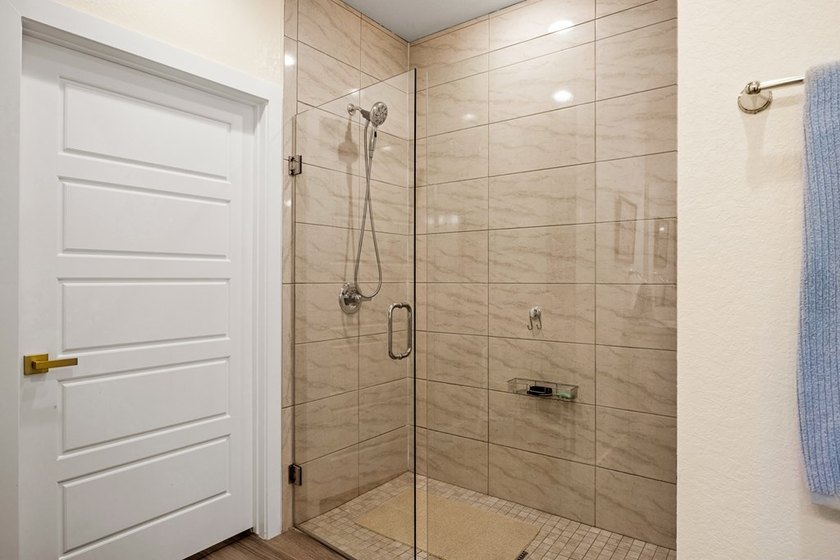 Hill Country views, privacy, &amp; modern comfort in The Meridian - photo 19