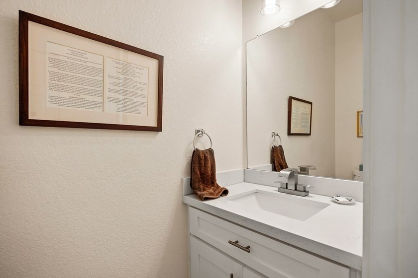 Hill Country views, privacy, &amp; modern comfort in The Meridian - photo 22