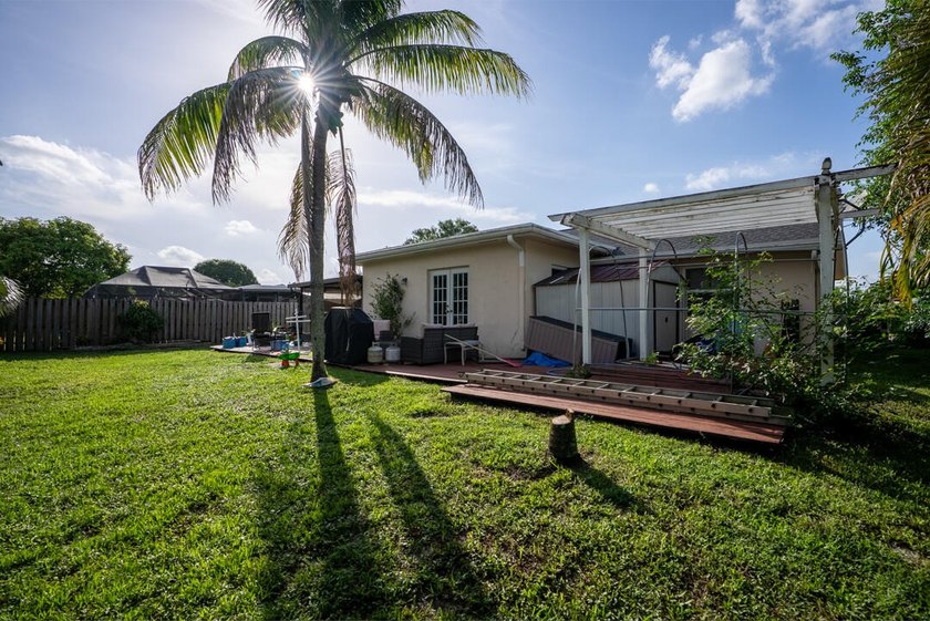 Welcome to this charming 3-bedroom, 2-bath single-family home in - photo 25