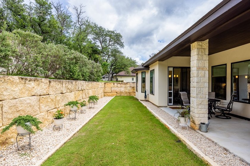 Hill Country views, privacy, &amp; modern comfort in The Meridian - photo 28