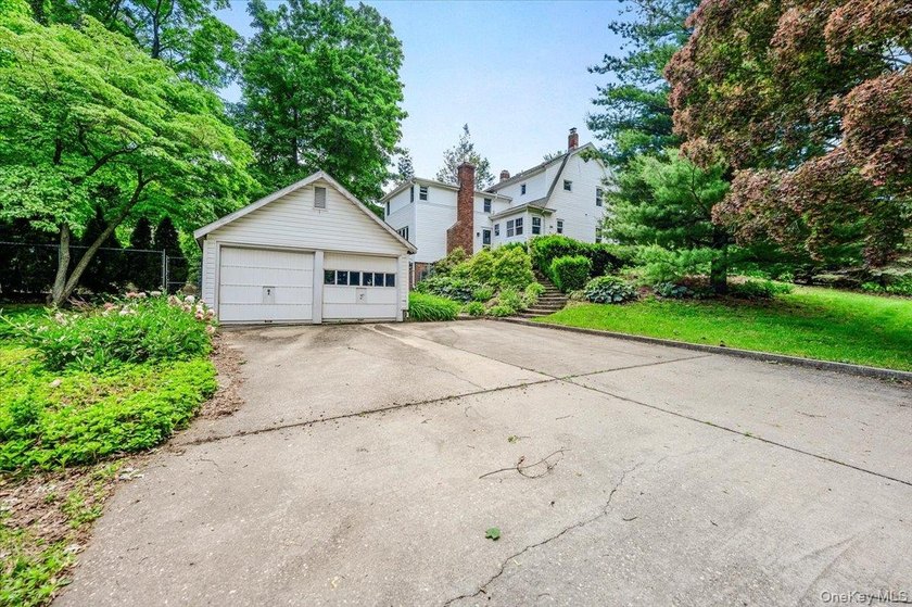 Welcome to 36 Seaview Avenue - a truly magnificent colonial - photo 28