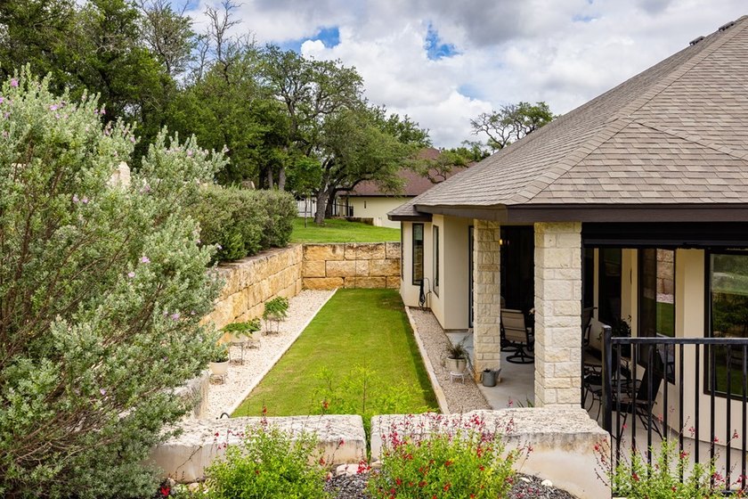Hill Country views, privacy, &amp; modern comfort in The Meridian - photo 29