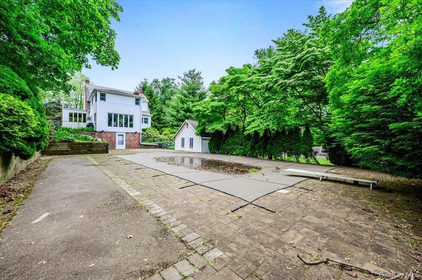 Welcome to 36 Seaview Avenue - a truly magnificent colonial - photo 29