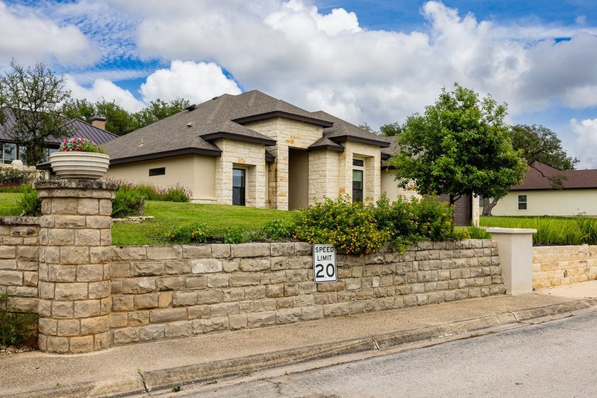 Hill Country views, privacy, &amp; modern comfort in The Meridian - photo 34