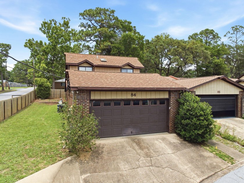 FABULOUS OPPORTUNITY TO LIVE IN A WATERFRONT COMMUNITY! Welcome - photo 45