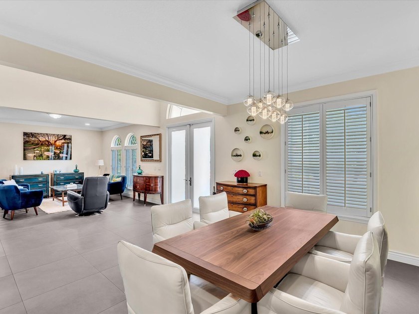 Beautifully updated 5-bedroom, 3-bath, 3-car garage home with - photo 8