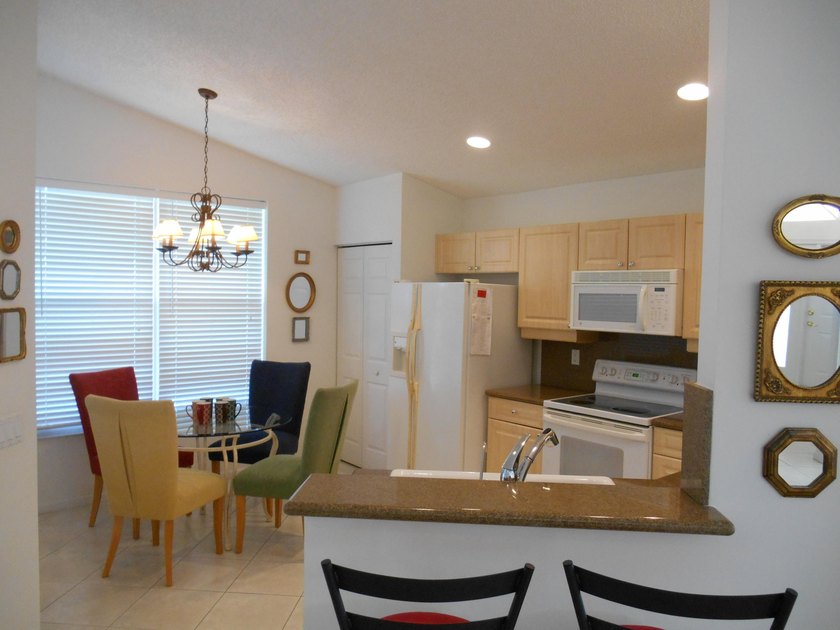 Real little gem in Valencia Isles! Move in condition with - photo 8