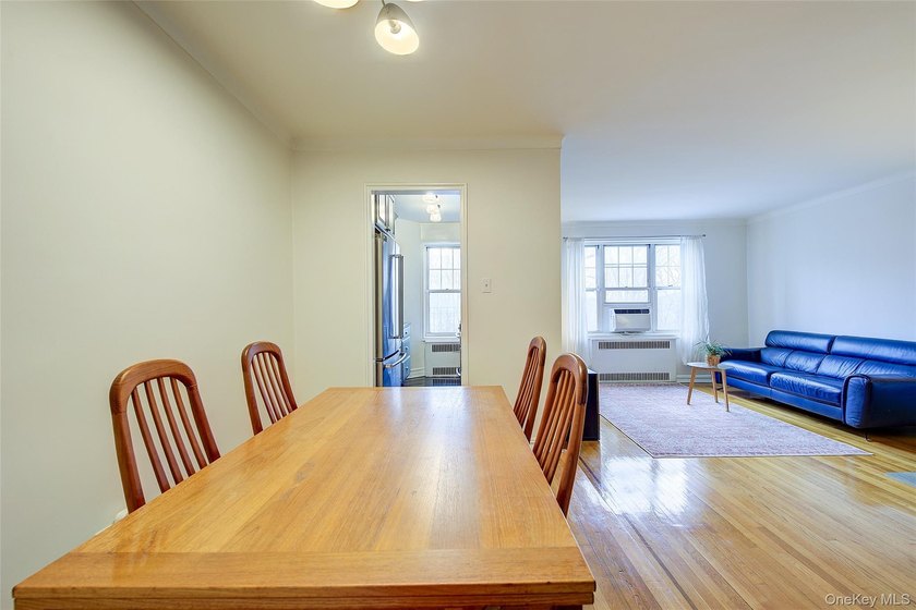 FOREST HILLS SOUTH Very sunny &amp; spacious, 1 Bedroom / 1 Bathroom - photo 8