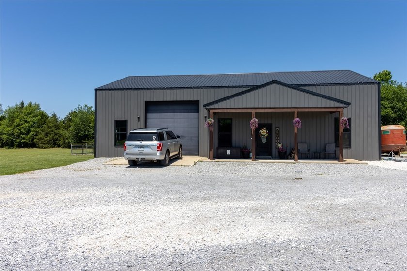 Beautiful 2,800 sq. ft. home plus a 2,400 sq. ft. shop on 6.10 - photo 2