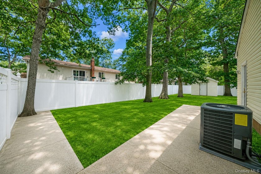 Welcome to 25 Heston Rd, Shirley-a spacious 4-bedroom, 2-bath - photo 11