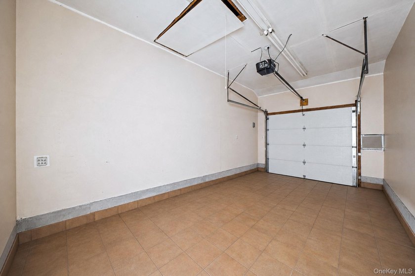 Welcome to 25 Heston Rd, Shirley-a spacious 4-bedroom, 2-bath - photo 38