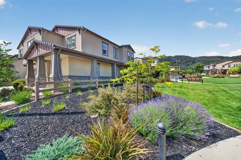 Welcome to this 6-year-old home with a thoughtfully designed - photo 3