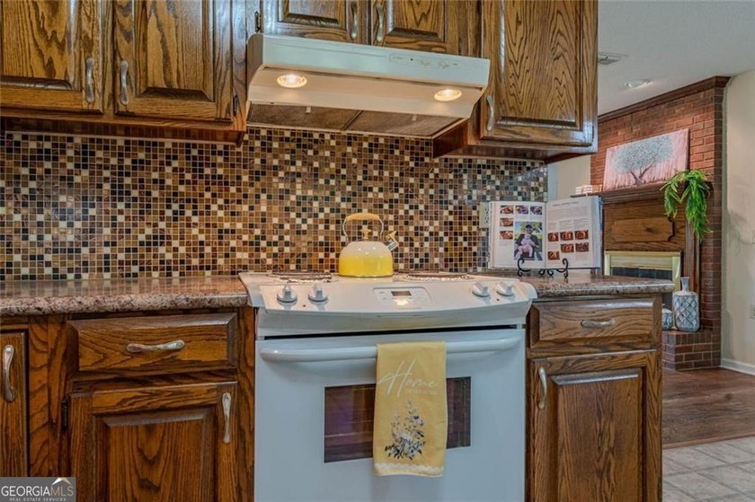 Welcome home to 133 English St, where pristine condition meets - photo 11