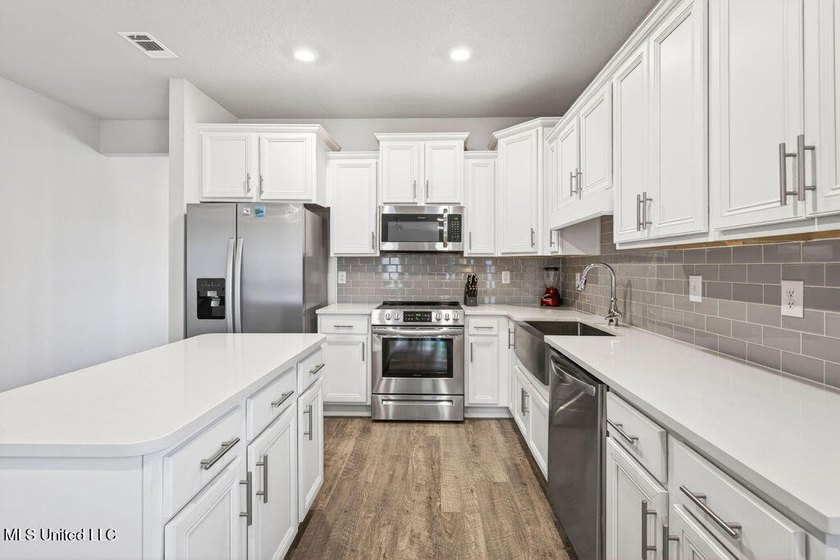 Welcome to 1052 Whimbrel Court in beautiful Ocean Springs. This - photo 11