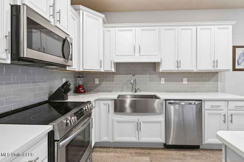 Welcome to 1052 Whimbrel Court in beautiful Ocean Springs. This - photo 12