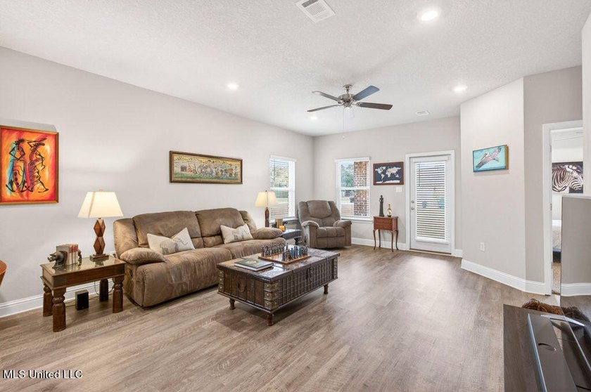 Welcome to 1052 Whimbrel Court in beautiful Ocean Springs. This - photo 14