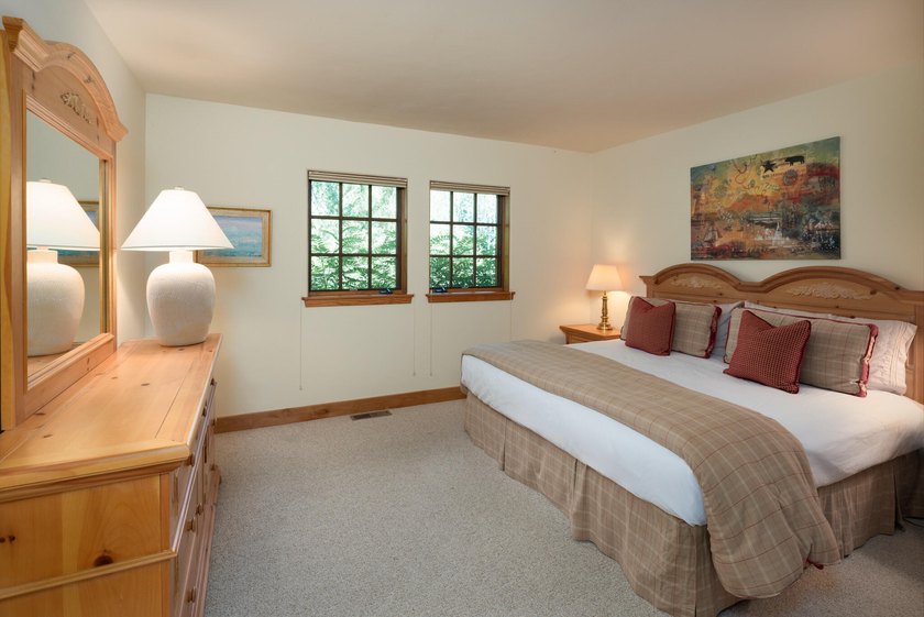 This immaculately maintained cottage offers rare single-level - photo 15