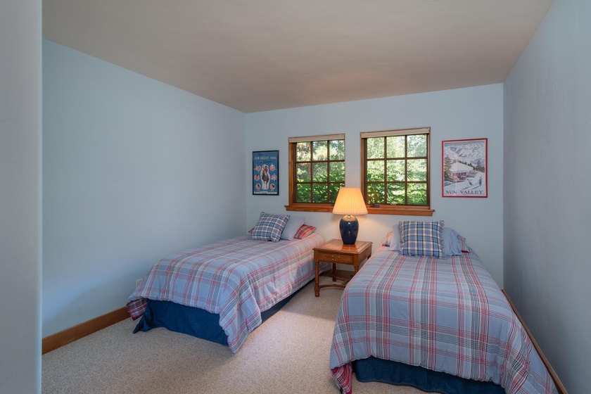 This immaculately maintained cottage offers rare single-level - photo 17