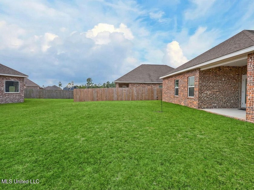 Welcome to 1052 Whimbrel Court in beautiful Ocean Springs. This - photo 29