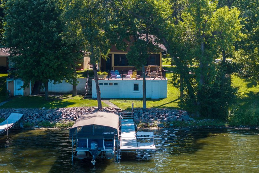 Welcome to this charming seasonal cabin on beautiful Lake - photo 30