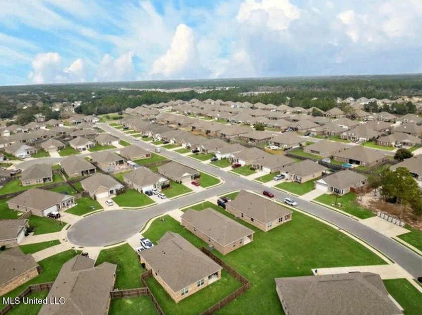 Welcome to 1052 Whimbrel Court in beautiful Ocean Springs. This - photo 32