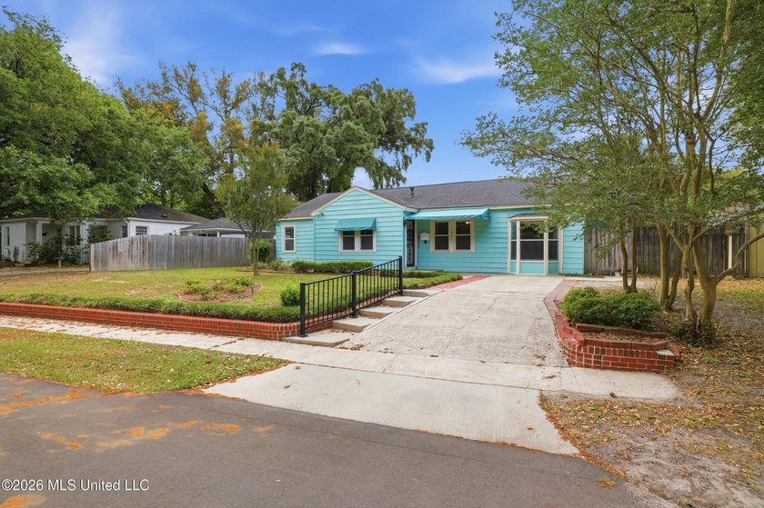 Charming and well-maintained, this 2-bedroom, 2-bath home in - photo 4