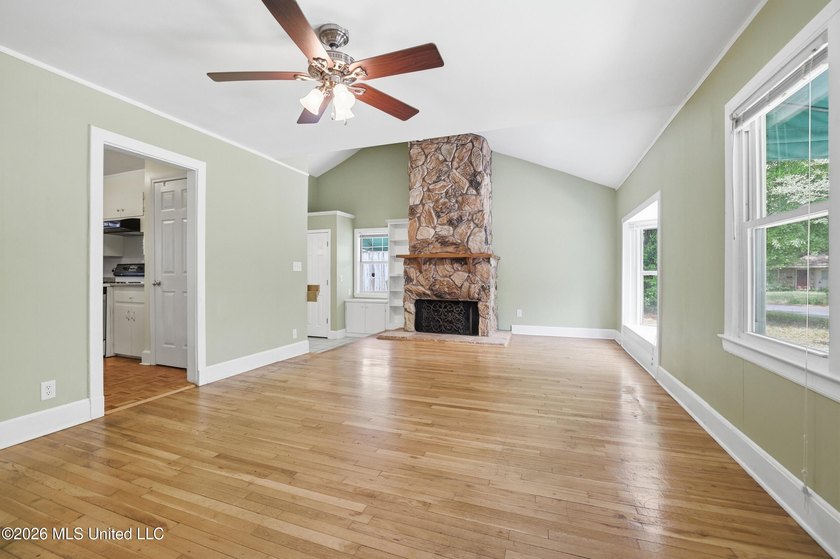 Charming and well-maintained, this 2-bedroom, 2-bath home in - photo 5