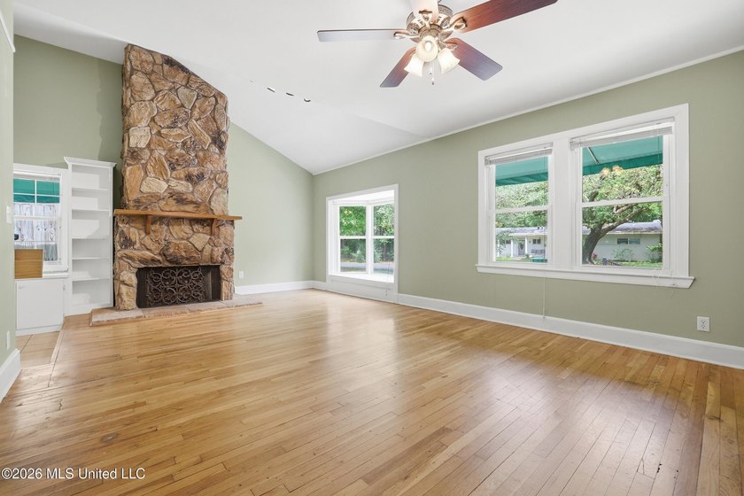 Charming and well-maintained, this 2-bedroom, 2-bath home in - photo 6
