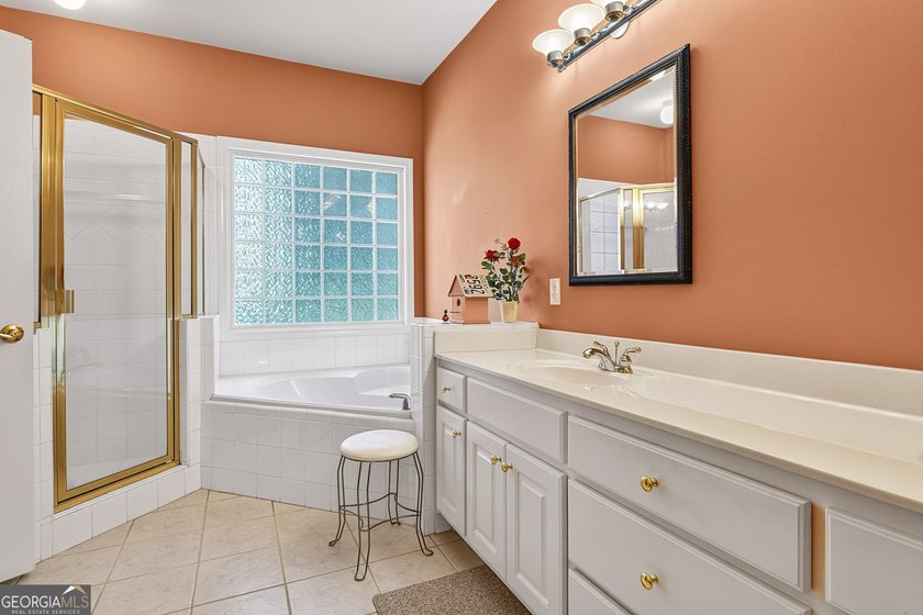 Welcome to 1847 Tribble Crest Dr, a well-maintained brick ranch - photo 21