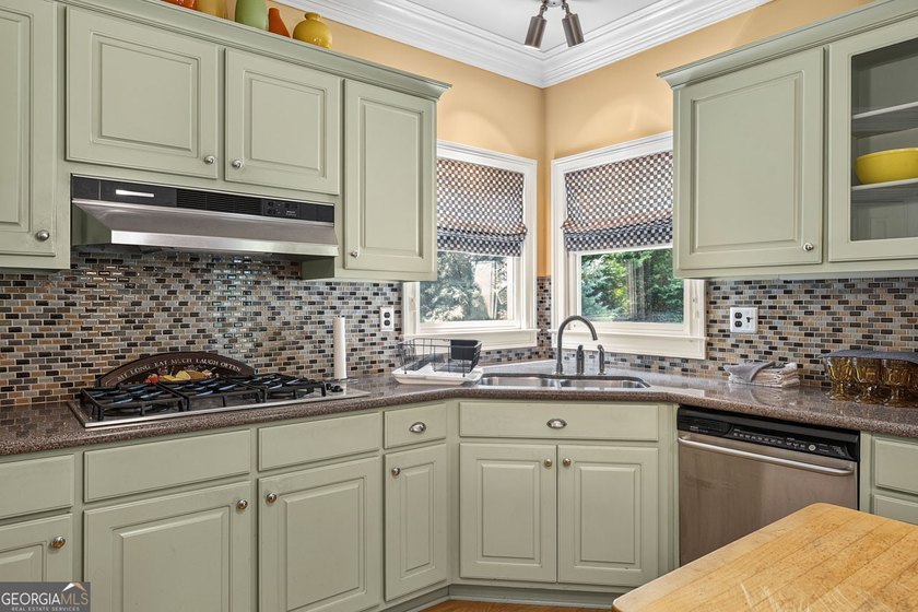 Welcome to 1847 Tribble Crest Dr, a well-maintained brick ranch - photo 30