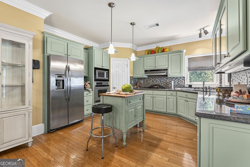 Welcome to 1847 Tribble Crest Dr, a well-maintained brick ranch - photo 32
