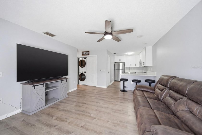 Under contract-accepting backup offers. Beautifully updated - photo 4