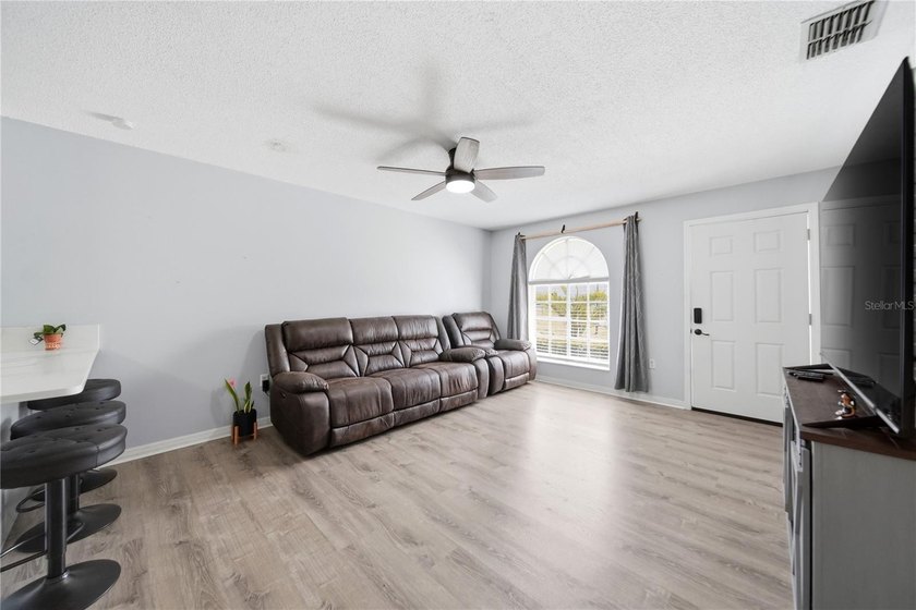 Under contract-accepting backup offers. Beautifully updated - photo 10