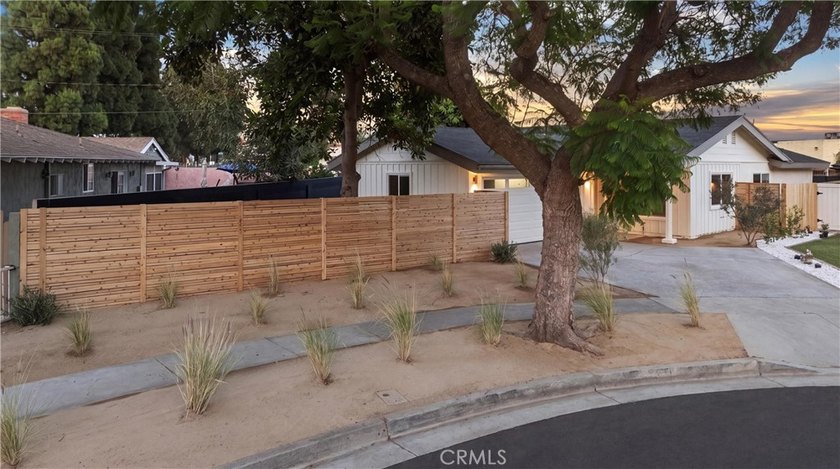 Fully Remodeled Santa Ana Retreat! Welcome to this beautifully - photo 5