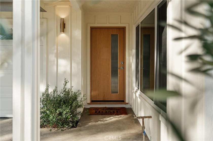 Fully Remodeled Santa Ana Retreat! Welcome to this beautifully - photo 8