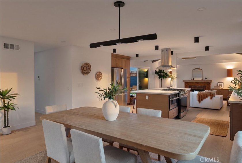 Fully Remodeled Santa Ana Retreat! Welcome to this beautifully - photo 10
