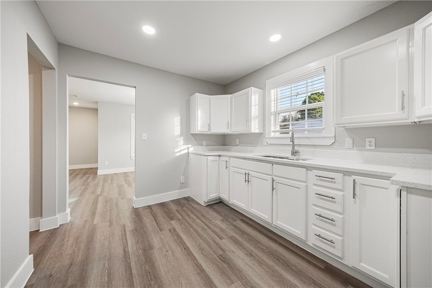 Over 2400 Sqare feet!!! Pictures do no justice to this home - photo 11
