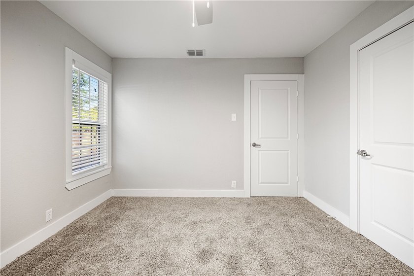 Over 2400 Sqare feet!!! Pictures do no justice to this home - photo 12